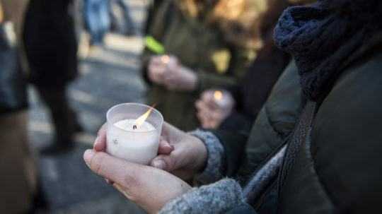 Dve vodné delá, 14 kropiacich vozidiel. Uplynulo 33 rokov od Sviečkovej manifestácie