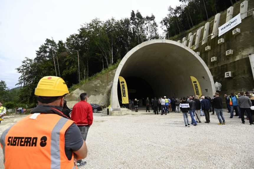 Po novej trati na strednom Považí začnú vlaky jazdiť už tento rok