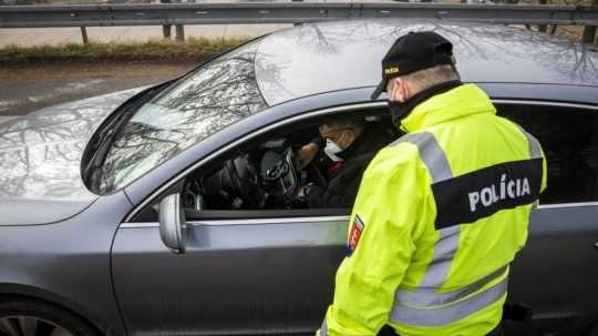 Polícia vyzýva občanov, aby sa pri návrate na Slovensko včas zaregistrovali