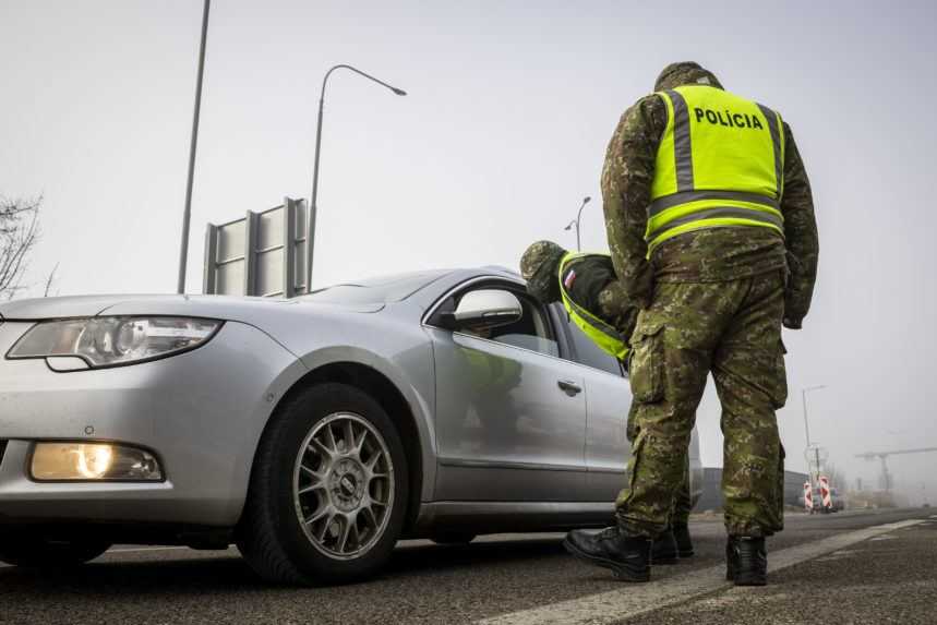 Opatrovateľky mali na hraniciach problém. Napriek výnimke ich policajt vyzýval, aby išli do karantény