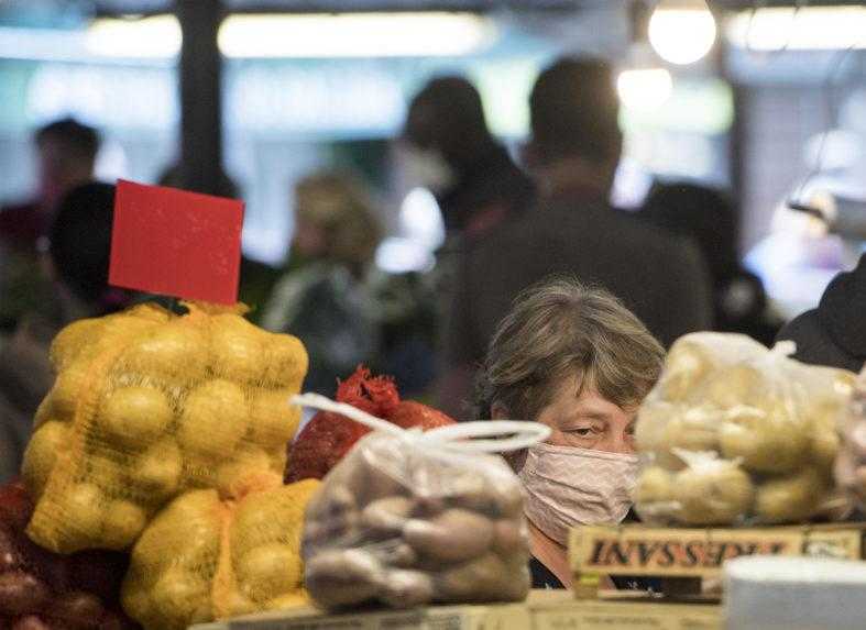 Trhoviská môžu byť pri dodržaní podmienok otvorené, mnohé zívajú prázdnotou