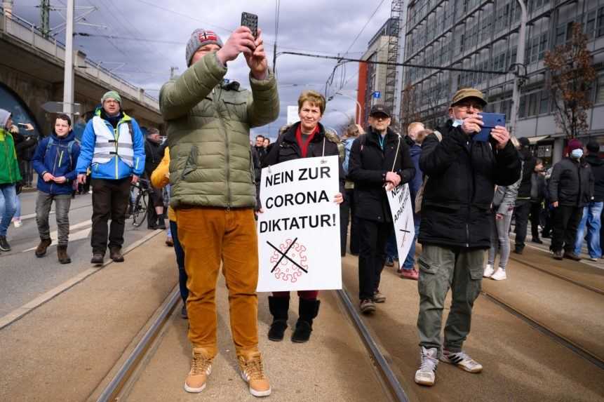 V Nemecku protestovali proti opatreniam tisíce ľudí