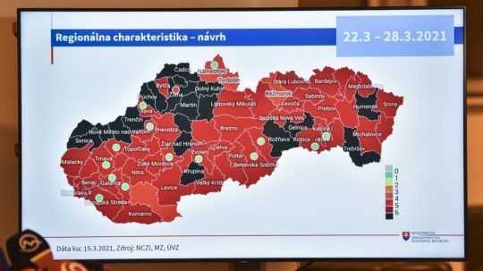 V čiernej farbe je výrazne menej okresov ako minulý týždeň (+mapa)