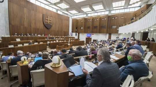 Kollár prerušil parlamentnú schôdzu, poslanci sa stretnú až o týždeň