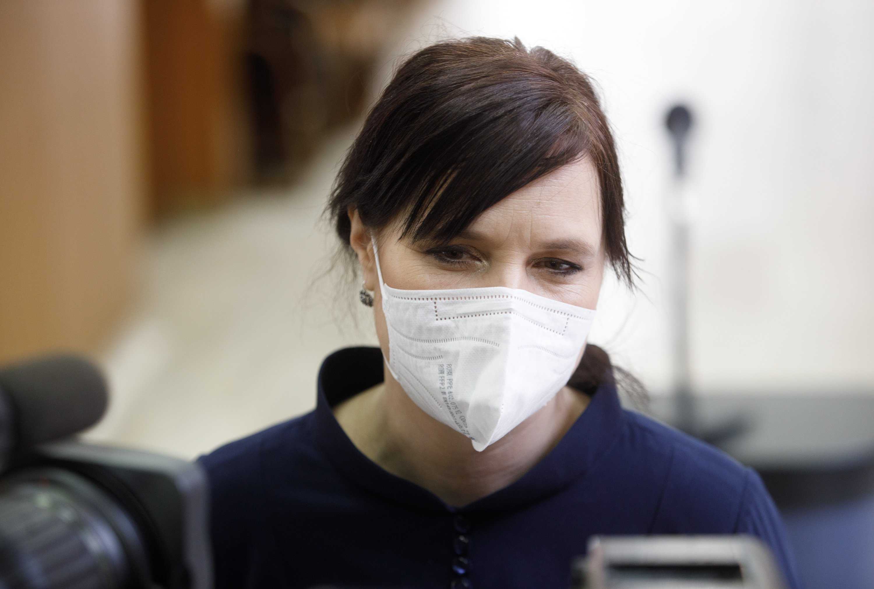 Portrétová fotografia – Veronika Remišová (Za ľudí)