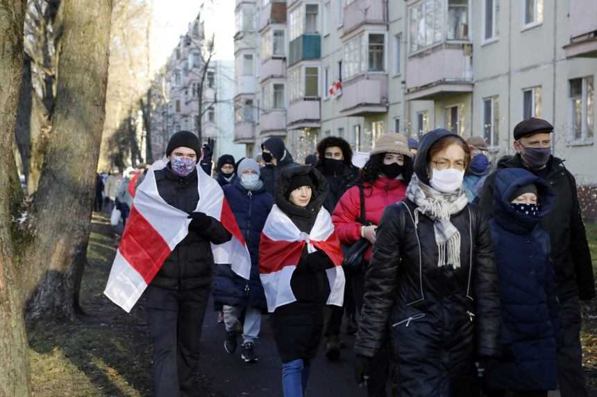 Bieloruská polícia pred plánovanými protestami opäť zatýka