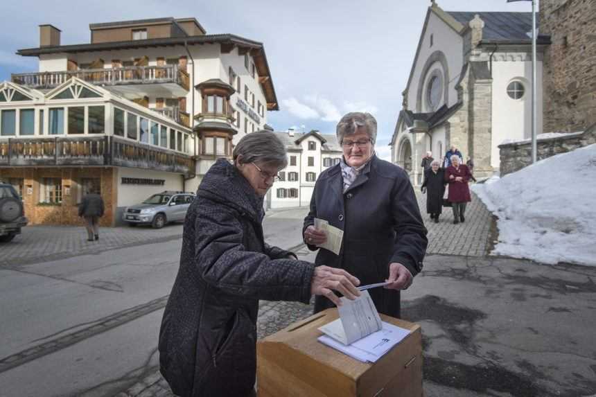 Švajčiari budú o vládnych opatreniach proti covidu hlasovať v referende