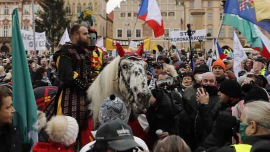 V Prahe zasahovala proti demonštrantom polícia. Zadržala aj poslanca