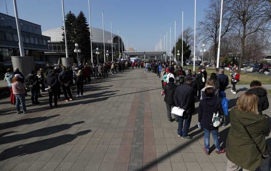 Srbsko ponúklo cudzincom očkovanie zdarma, do Belehradu ich prišli tisíce