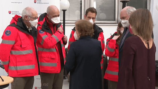 Prišla ďalšia pomoc. Lekári i sestry z Dánska a Belgicka sú už na Slovensku