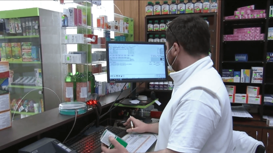 Farmaceut v lekárni.