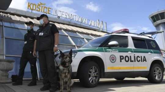 Polícia bude kontrolovať zákaz zahraničných dovoleniek. Posvieti si aj na letiská