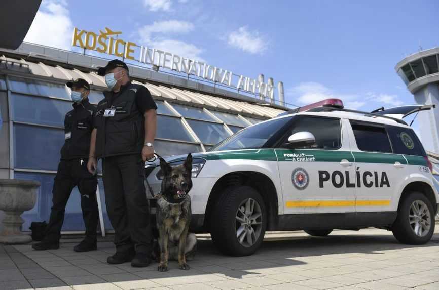 Polícia bude kontrolovať zákaz zahraničných dovoleniek. Posvieti si aj na letiská
