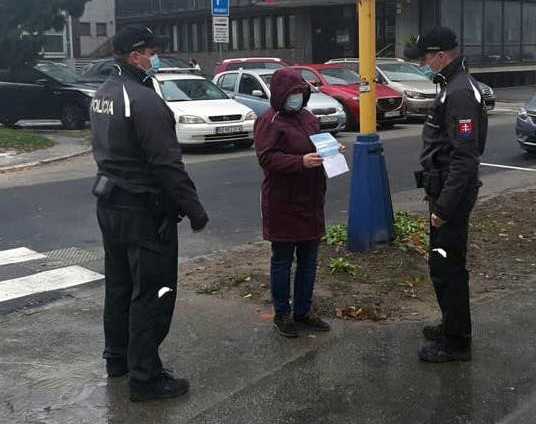 Policajti uložili za predošlý týždeň viac ako 2 200 pokút pre porušovanie opatrení