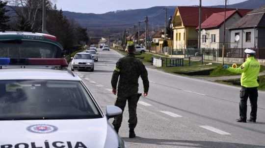 Policajti si počas Veľkonočného pondelka posvietili na dodržiavanie opatrení