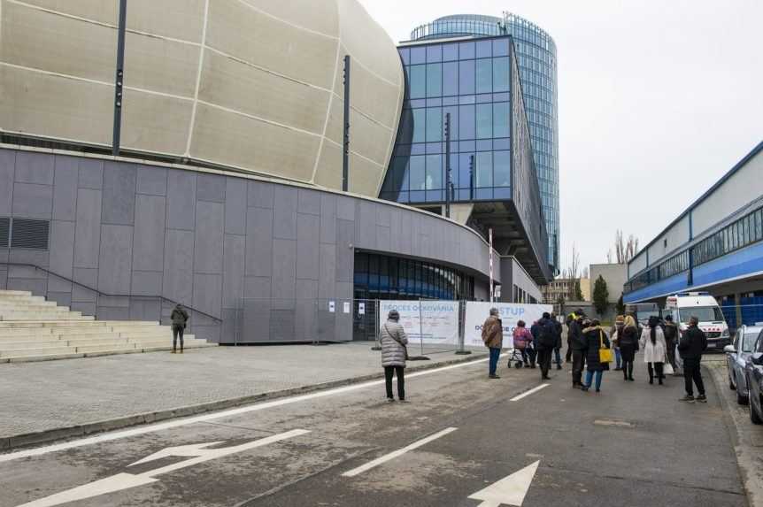 Kým v Košiciach je záujem o očkovanie nízky, Bratislava hlási nedostatok vakcín