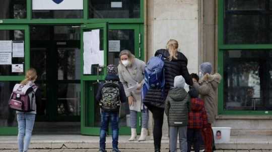 Náhradné výživné bude dostupnejšie, rozhodol parlament