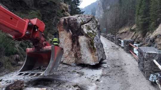 Na terchovské Tiesňavy si po zosuvoch posvietia geológovia