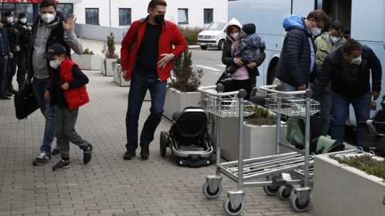 Poslanci v Česku žiadajú zásadné obmedzenie počtu ruských diplomatov v Prahe