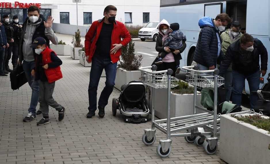 Poslanci v Česku žiadajú zásadné obmedzenie počtu ruských diplomatov v Prahe