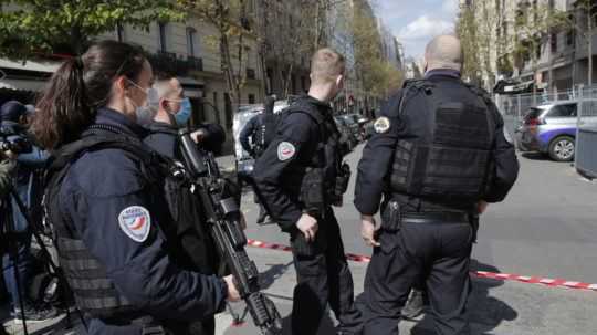 Streľba pred parížskou nemocnicou si vyžiadala jednu obeť