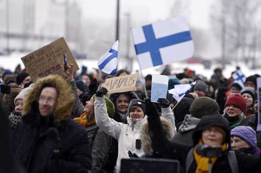 Vo viacerých európskych mestách ľudia protestovali proti covid opatreniam