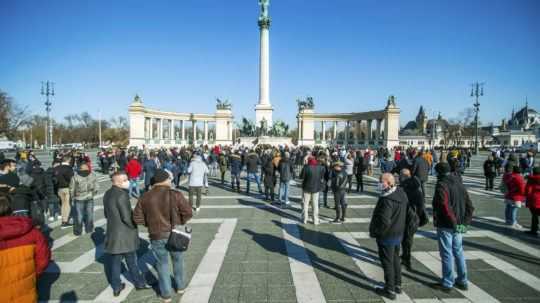 Maďari dosiahli stanovený míľnik, v sobotu sa začne veľké uvoľňovanie