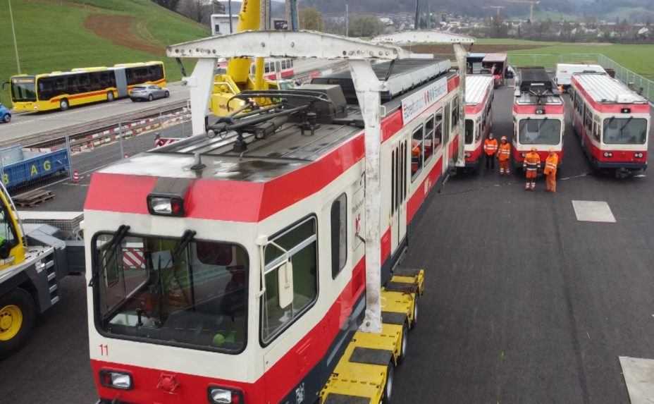 Smer Horehronie. Na cestu sa vydali súpravy, ktoré roky slúžili vo Švajčiarsku