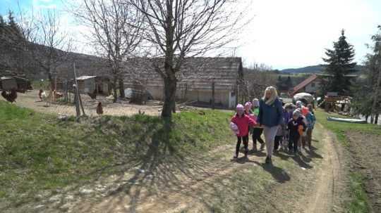 Pandémia ich doma nezavrela. Malá škola na Podpoľaní funguje celý rok