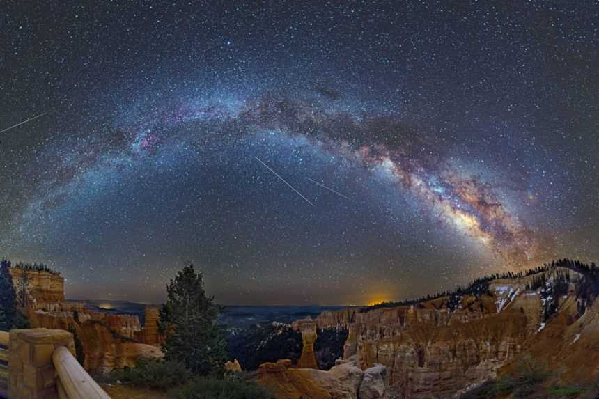 Nočné divadlo sa po prestávke vracia. Oblohu rozžiaria meteorické roje