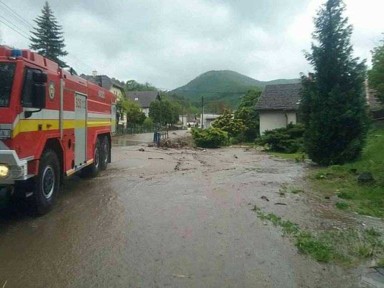 Povodne majú prvú obeť, pri Rudne nad Hronom sa pretrhla protipovodňová hrádza