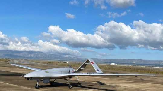 Poľsko sa vyzbrojí tureckými dronmi, ktoré sa osvedčili nad Karabachom