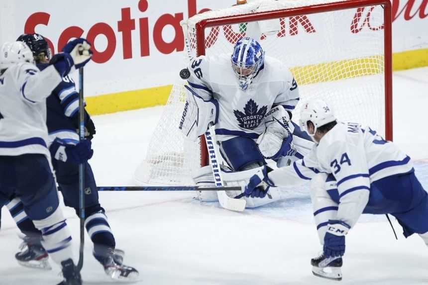 Najlepší strelec NHL Matthews uzavrel svoj gólový účet, Toronto čaká veľký rival