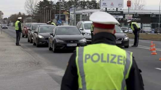 Pendleri zo Slovenska či Talianska to budú mať od pondelka v Rakúsku ľahšie