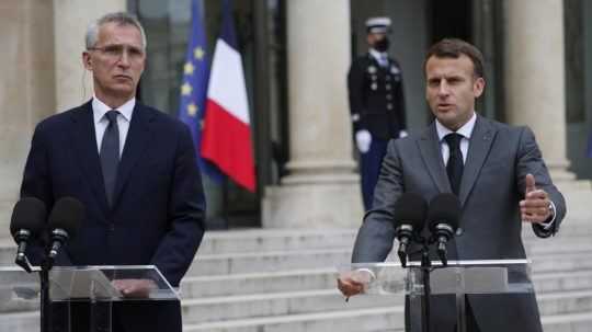 Macron po stretnutí so šéfom NATO: Solidarita medzi spojencami nie je len slovo