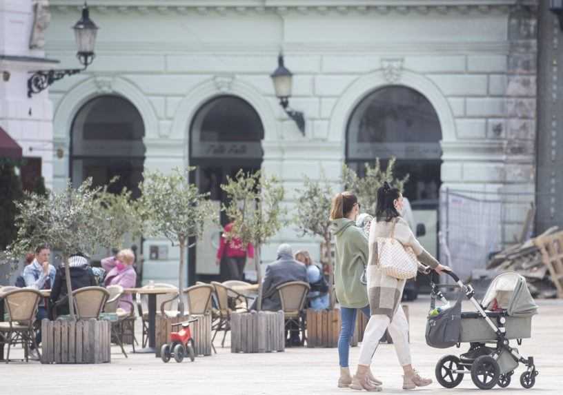 Vláda schválila nový covidový automat. Upravuje testovaciu stratégiu aj zákaz vychádzania