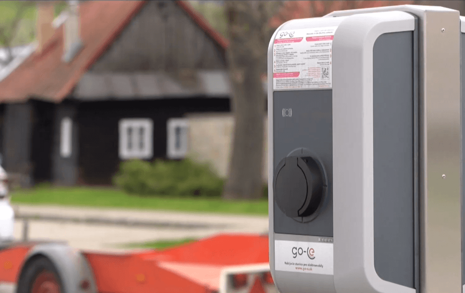V malej obci pri Považskej Bystrici už majú nabíjaciu stanicu pre elektrické autá