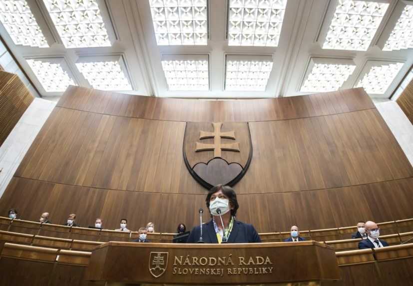 Poslanci v parlamente odmietli správu o činnosti ombudsmanky za rok 2020