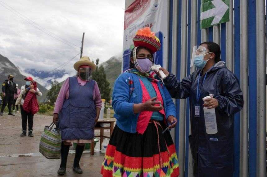 Peru priznalo chybu v štatistikách, na covid umrelo trikrát viac ľudí