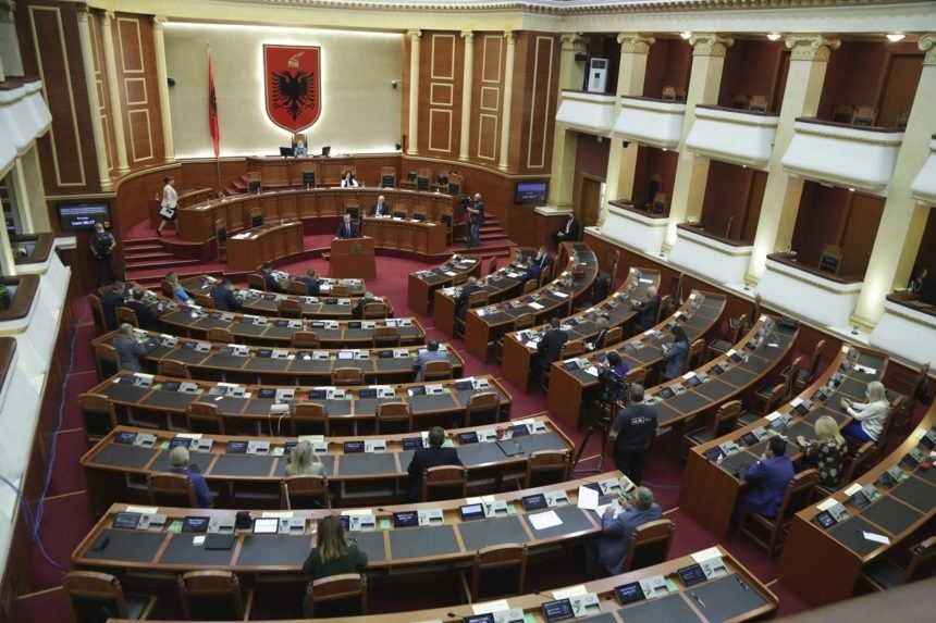 Albánsky parlament hlasoval za zosadenie prezidenta Metu