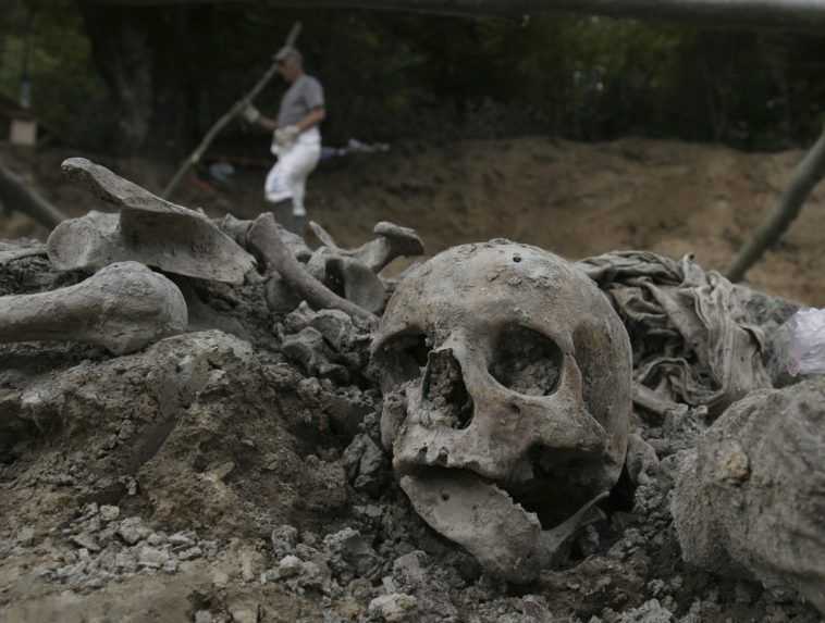 masový hrob Srebrenica