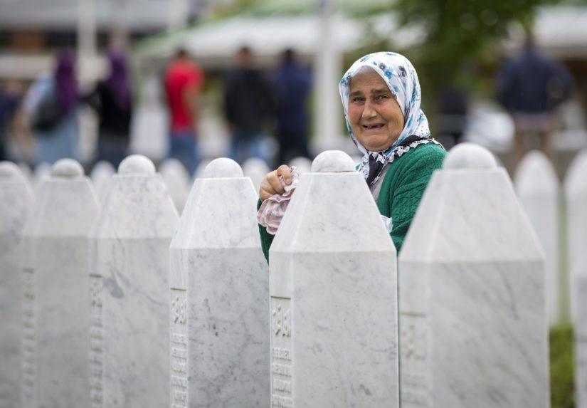 V Bosne zatkli osem mužov obvinených z vojnových zločinov z roku 1992