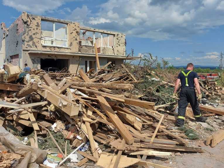 Počet obetí juhomoravského tornáda stúpol na šesť, umrelo malé dieťa