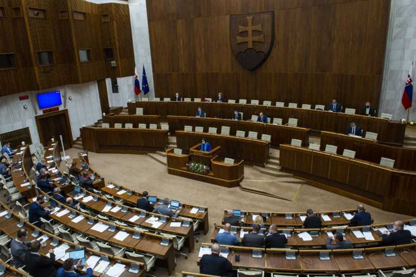 Poslanci neschválili program schôdze o štátnej korupcii