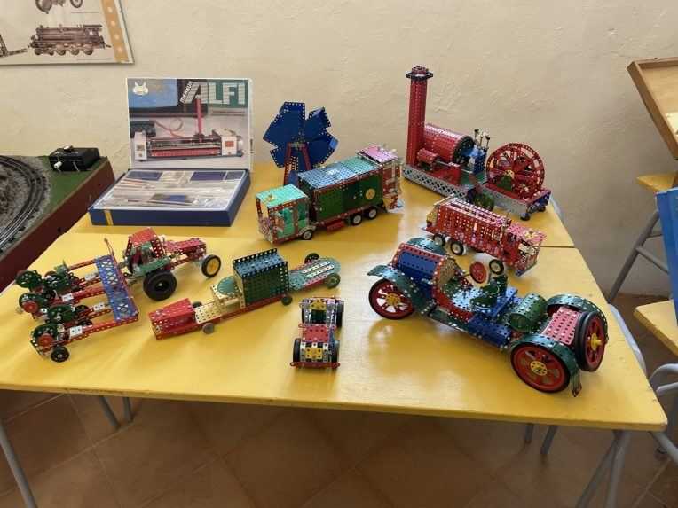 Stavebnica-Merkur-hrad-Modrý-Kameň