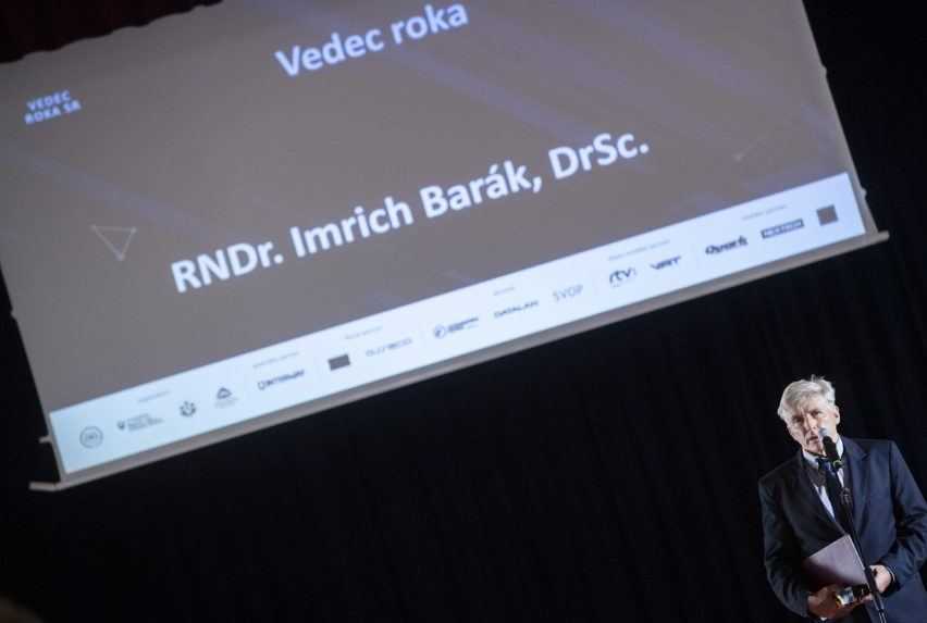 Ceny Vedec roka 2020 sú rozdané. Medzi ocenenými nechýba virológ Klempa