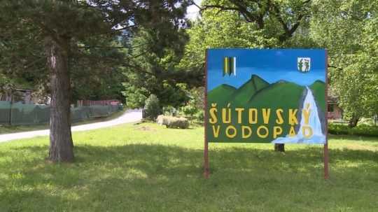 Tabuľa informujúca o Šútovskom vodopáde.