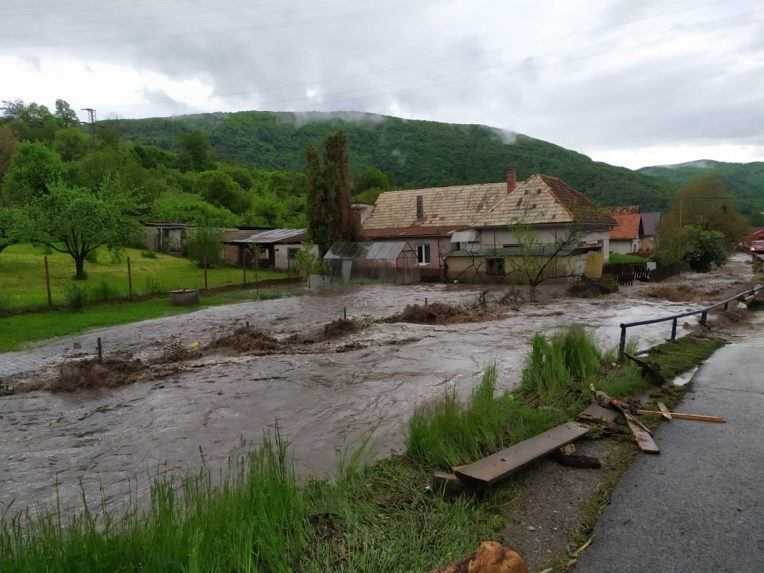 Vysoké teploty aj búrky s hrozbou povodní. SHMÚ vydal výzvy na utorok