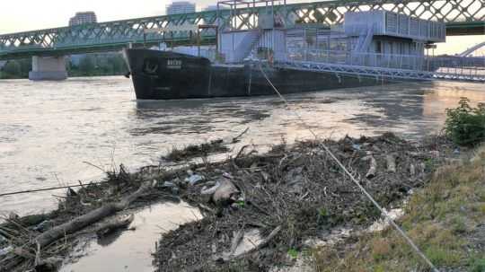 Hladina Dunaja povodne Bratislava