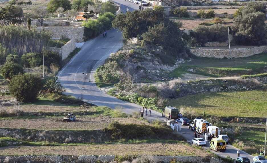 Záchranné zložky na mieste výbuchu auta maltskej novinárky.